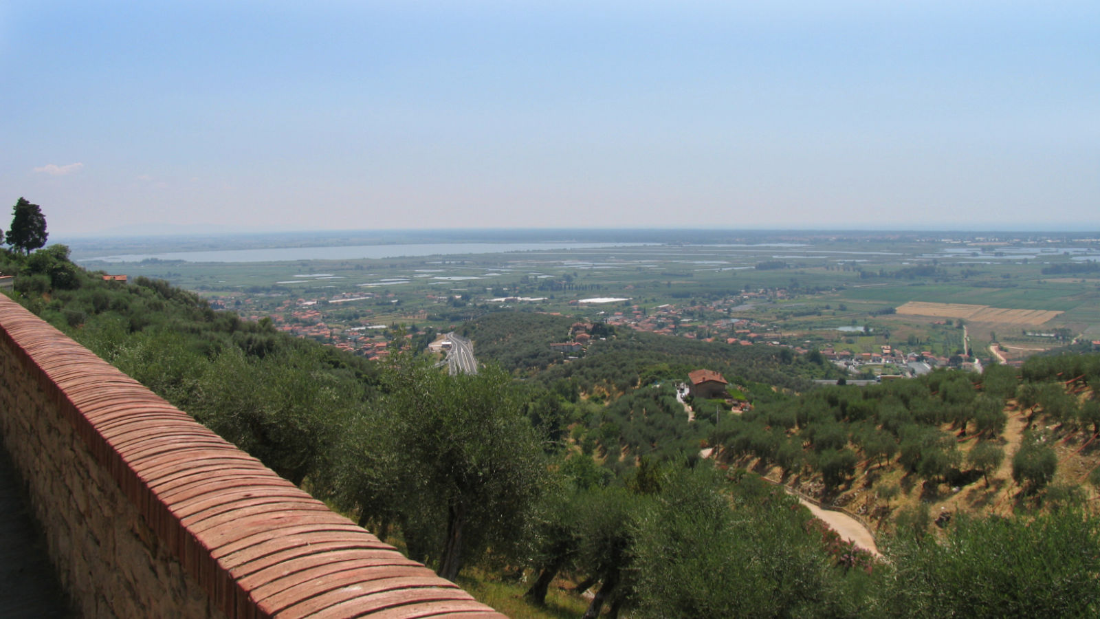 Veduta del lago di Massaciuccoli da Pieve a Elici